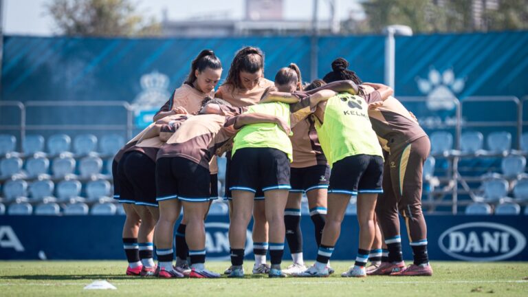 Las jugadoras del Espanyol Femenino se hacen fuertes antes del amistoso ante el CE Europa en la CE Dani Jarque