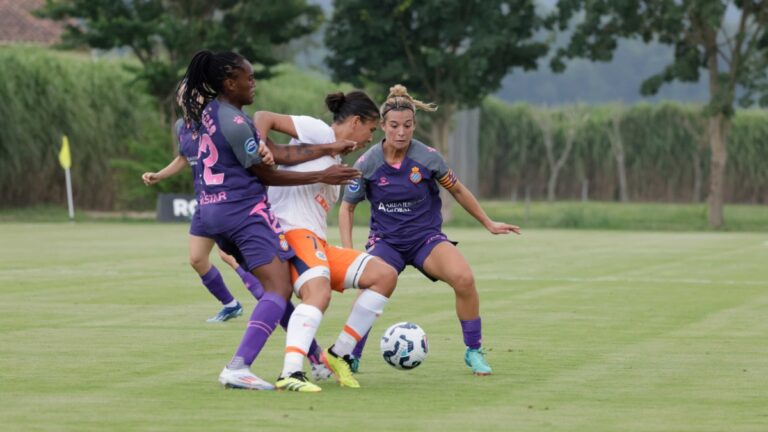 Judit Pablos lució el brazalete de capitana en el amistoso ante el Montpellier