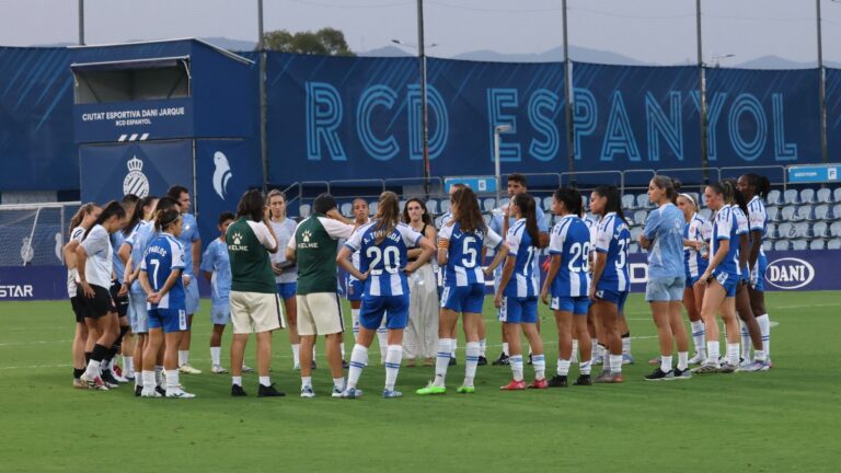 Las jugadoras del Espanyol Femenino transmiten que son una familia y una piña sobre el verde