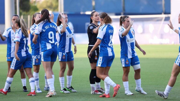 El Espanyol Femenino celebra la victoria ante el Villarreal CF Femenino en pretemporada