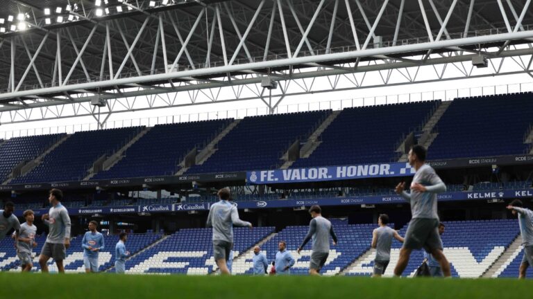 El Espanyol entrena en el RCDE Stadium antes de recibir al Athletic Club de Bilbao