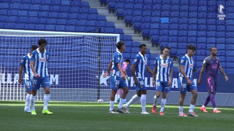 El primer equipo de Manolo González ganó al filial de Víctor Cea