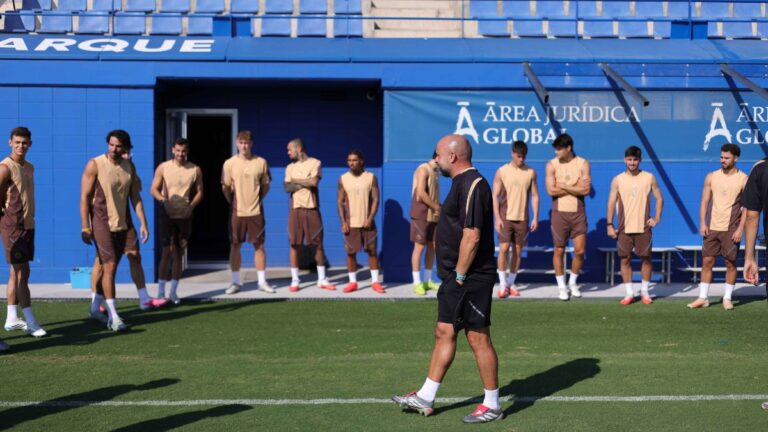 El Espanyol se pone el mono de LaLiga Manolo González y la plantilla se miran a la cara antes de empezar a entrenar