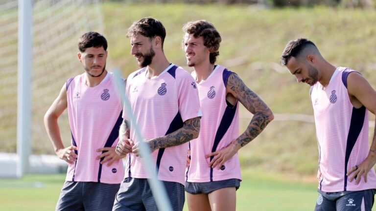 Los jugadores del Espanyol entrenan en Navata