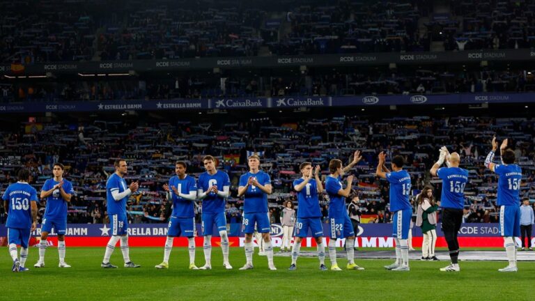 El once titular del Espanyol ante el Real Oviedo se acuerda de Estrella Damm