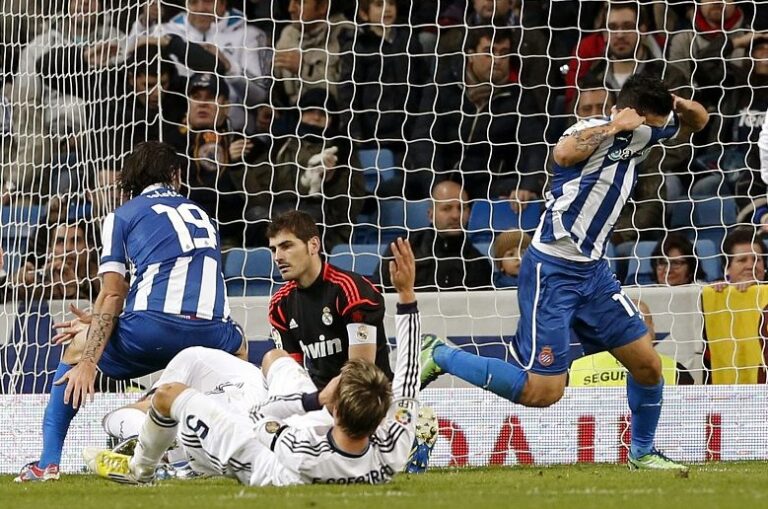 Un gol de Juan Albín en el 87' dio el último punto al Espanyol en el Santiago Bernabéu