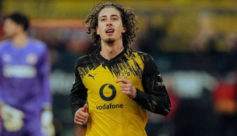 El Espanyol entra en la pelea por Fábio Silva Fábio Silva, en un partido de la Bundesliga con el Borussia Dortmund