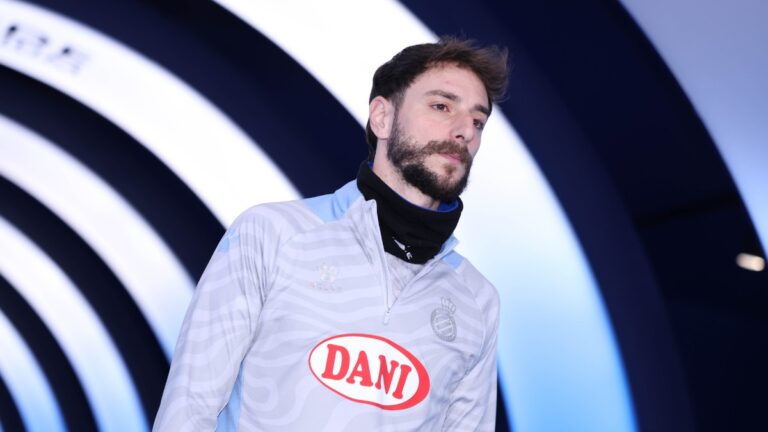 Fernando Calero, en el túnel de vestuarios del RCDE Stadium