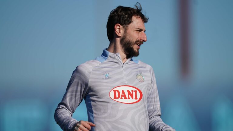 Fernando Calero, en un entrenamiento grupal con el Espanyol en la CE Dani Jarque
