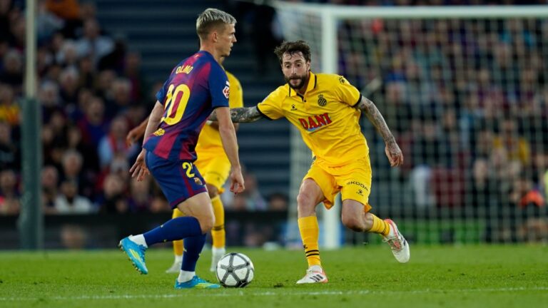 Fernando Calero amplía la lista de apercibidos Fernando Calero, en una acción con Dani Olmo en el Spotify Camp Nou