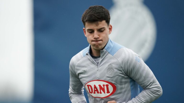 Ferran Gómez entrena con el primer equipo en la CE Dani Jarque