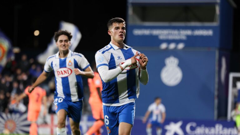 Ferran Gómez: «Me gusta tener los pies en la tierra» Ferran Gómez decantó el derbi de filiales en la CE Dani Jarque