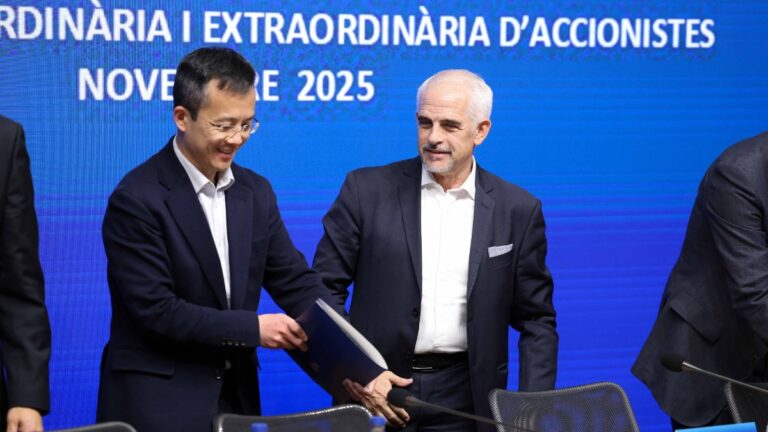 Mao Ye y Alan Pace, en la Junta General de Accionistas del Espanyol