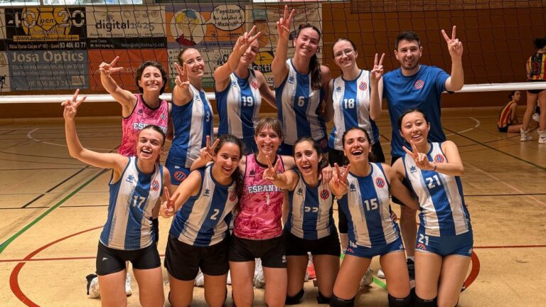 El voleibol femenino de SD Espanyol clausura la temporada con un triple ascenso fin temporada ascensos sd espanyol voleibol femenino