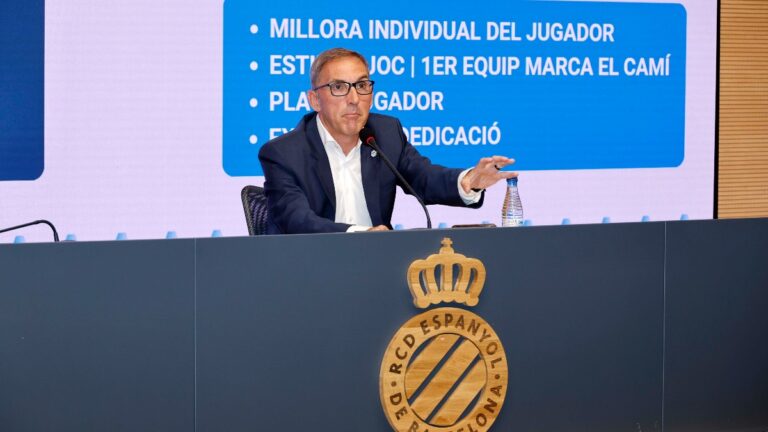 El Espanyol habría elegido la vía del email para avisar de no contactar profesionalmente con Fran Garagarza Fran Garagarza, en un acto de 'La21', en el RCDE Stadium