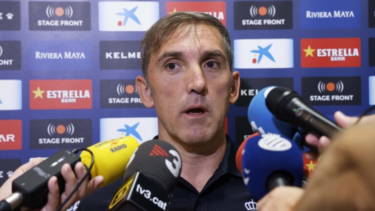Fran Garagarza sale a hablar con los medios de comunicación