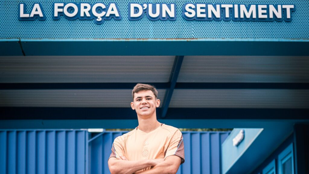 Gabriel Moscardo: "Podré dar lo mejor de mi para llegar con el Espanyol donde llegué con el Braga, a la Europa League" 1 Gabriel Moscardo, en la CE Dani Jarque con 'El 1900'