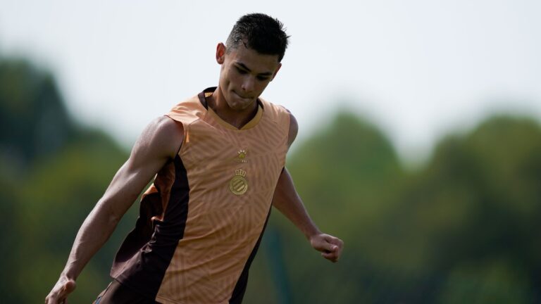 Gabriel Moscardo: «Me va muy bien el feedback con mis compañeros» Gabriel Moscardo, en la pretemporada con el Espanyol