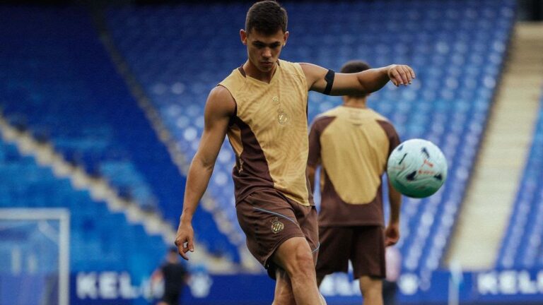 Gabriel Moscardo, en busca con la camiseta blanquiazul