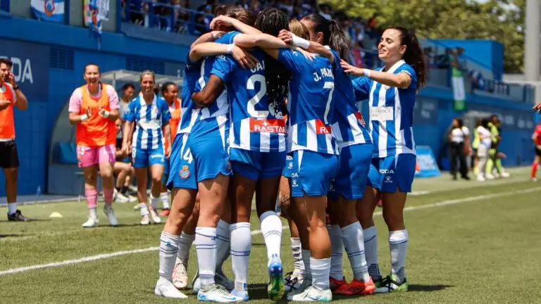El Espanyol Femenino celebra la goleada ante el Betis Féminas