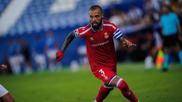 ‘Q’ Hartman revoluciona el once de Manolo González 'Q' Hartman juega como extremo en el Rayo Vallecano - Espanyol