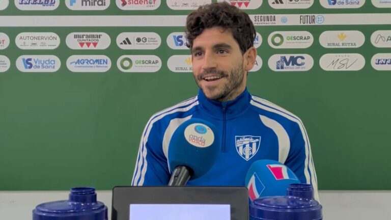 Héctor Urquía es el entrenador del Sestao River