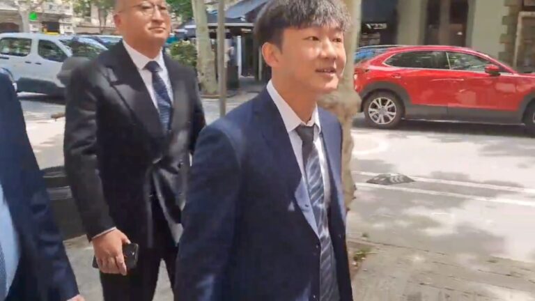 Chen Chuanghuang, de camino a la comida de directivas del Espanyol y el FC Barcelona