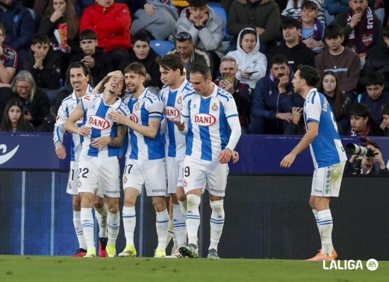 El Espanyol celebra una marca histórica con Manolo González Carlos Romero inauguró el marcador en el Ciutat de València