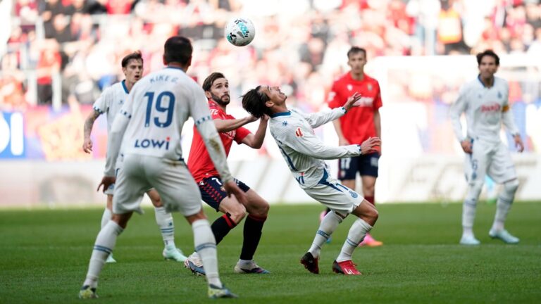 Pere Milla y Kike García, en el CA Osasuna - Espanyol de la temporada pasada
