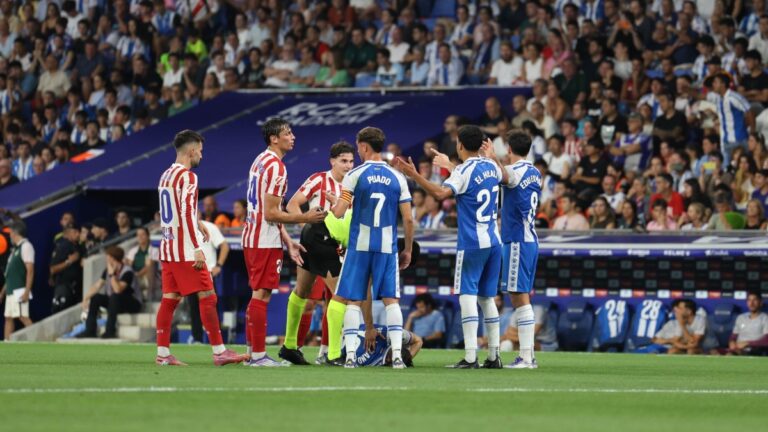 Los jugadores del Espanyol y el Atlético de Madrid se preocupan por Pol Lozano