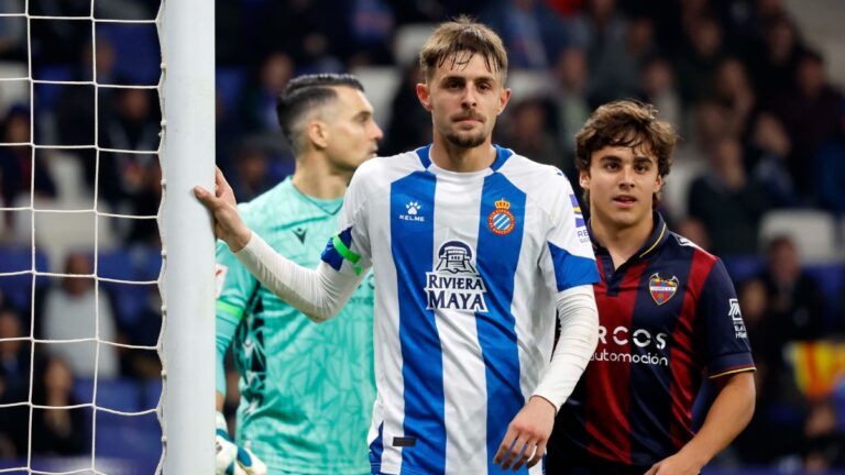 Jofre Carreras y Carlos Álvarez, titulares en el Espanyol - Levante UD de Segunda división
