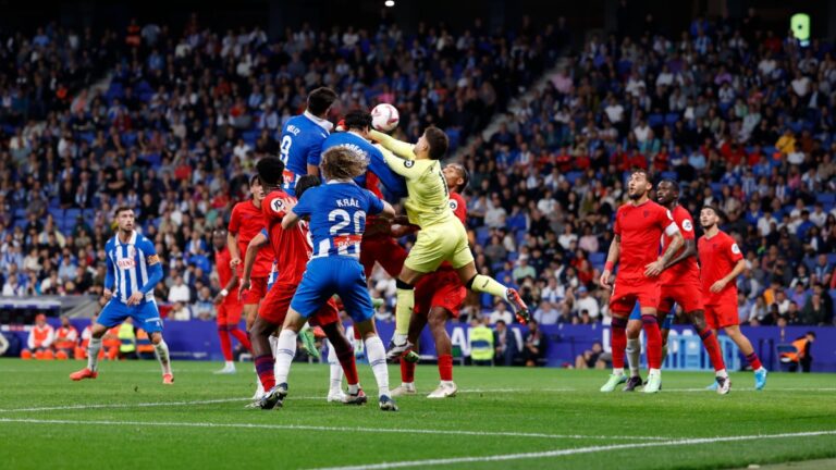 Horario y dónde ver el Espanyol – Sevilla FC de la jornada 13 de LaLiga EA Sports 2025-26 El Espanyol cuenta con una acción de peligro ante el Sevilla FC en el RCDE Stadium