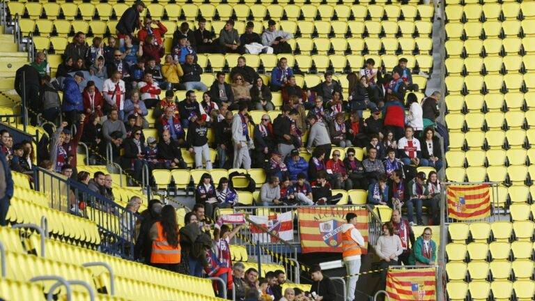 Los aficionados de la SD Huesca en Villarreal