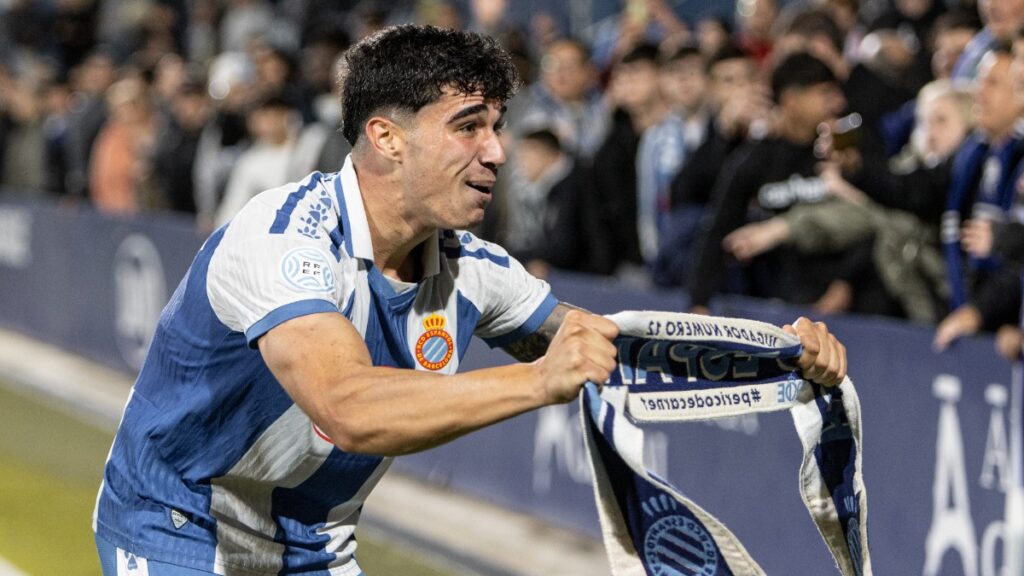 Los mejores momentos del Espanyol B – Barça Atlètic 5 Hugo Caroz se suma a la fiesta del Espanyol B en el derbi
