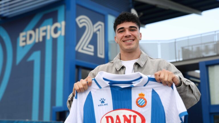 Hugo Caroz se queda en el Espanyol hasta 2027