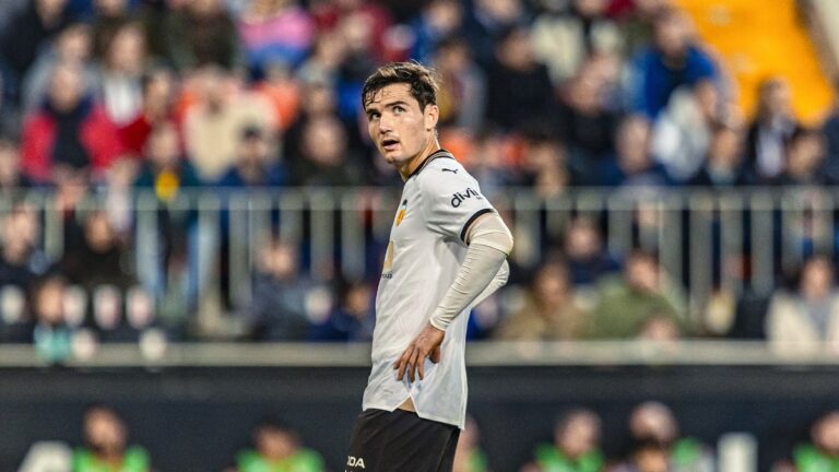 Hugo Guillamón agradece el apoyo de la afición en Mestalla