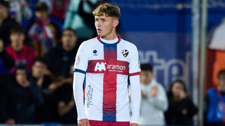 Hugo Pérez, titular en un partido de Copa del Rey con la SD Huesca