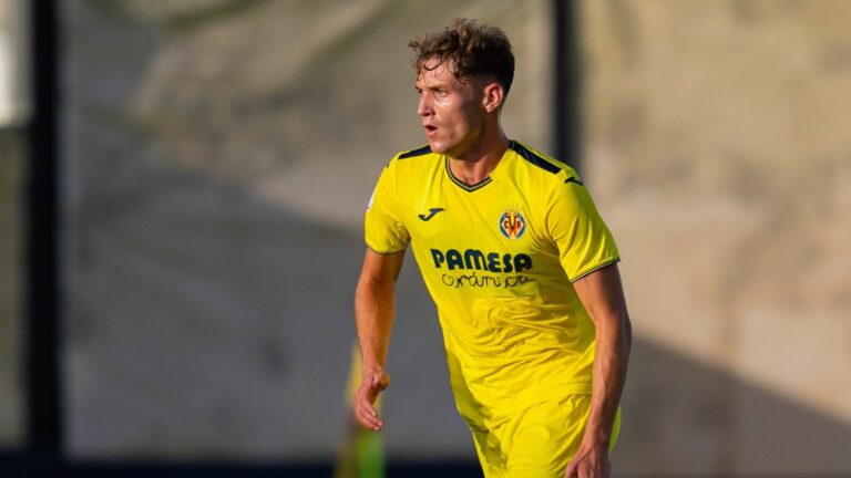 Hugo Pérez acumula minutos con el Villarreal