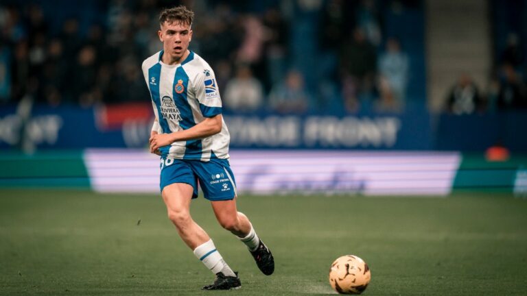 Ian Forns fue titular en su debut con el Espanyol ante el Levante UD
