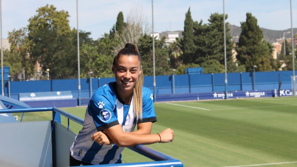 Iara Lacosta atiende a 'El 1900' en su vuelta al Espanyol Femenino