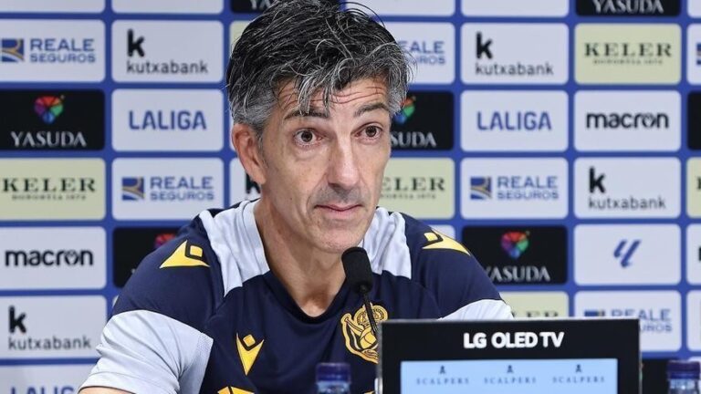 Imanol Alguacil, en una rueda de prensa en Zubieta