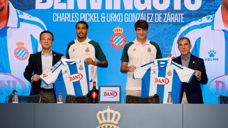 Charles Pickel y Urko González de Zárate, en su presentación como jugadores del Espanyol