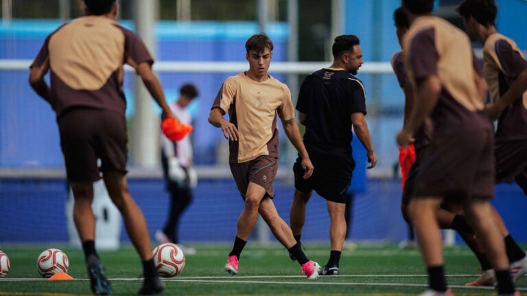Jan Peries entrena con el Espanyol B en la CE Dani Jarque