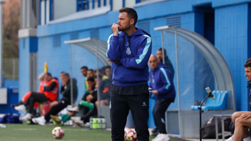 Javi Chica: "La afición se merece que el club vuelva a sentirse vivo" 1 Javi Chica, durnate el duelo del Espanyol B contra el Cerdanyola CF