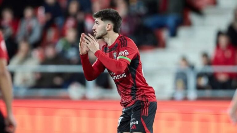 ¿Por qué Javi Hernández eligió al CD Mirandés? Javi Hernández, titular en un partido en Anduva
