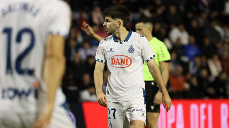Javi Hernández tuvo minutos en el Camp d'Esports en la Copa del Rey