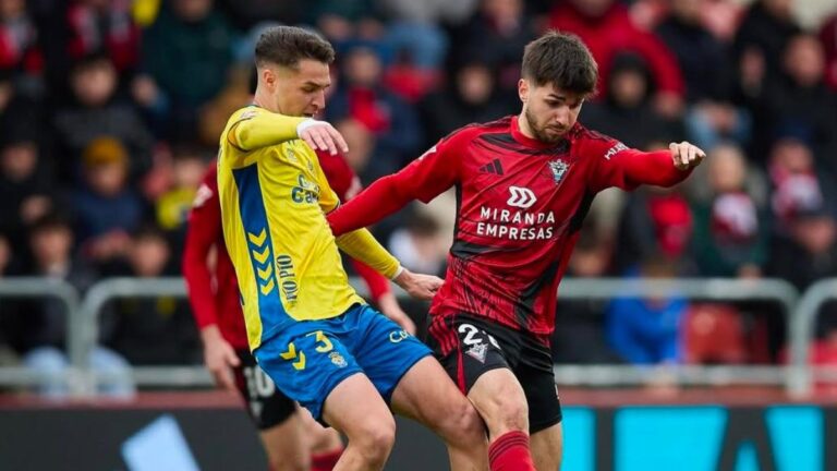 Mika Marmol y Javi Hernández, en el CD Mirandés - UD Las Palmas