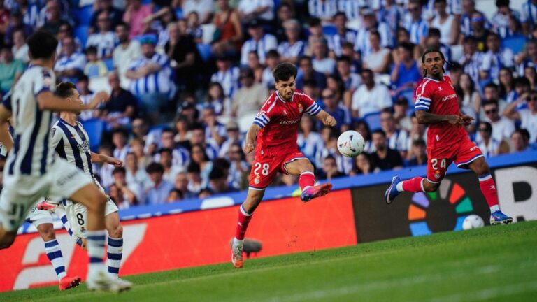 Javi Hernández, titular en el Real Sociedad - Espanyol