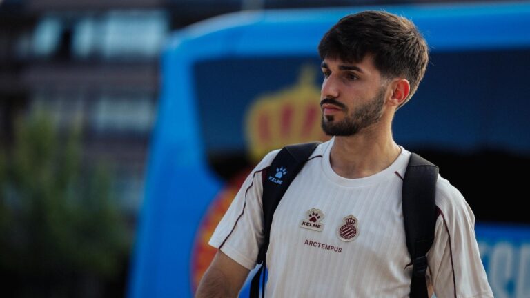 Javi Hernández irrumpe con fuerza en LaLiga Javi Hernández llega al hotel de concentración en San Sebastián