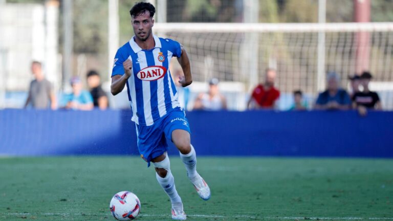 Javi Puado jugó media hora ante el Toulouse